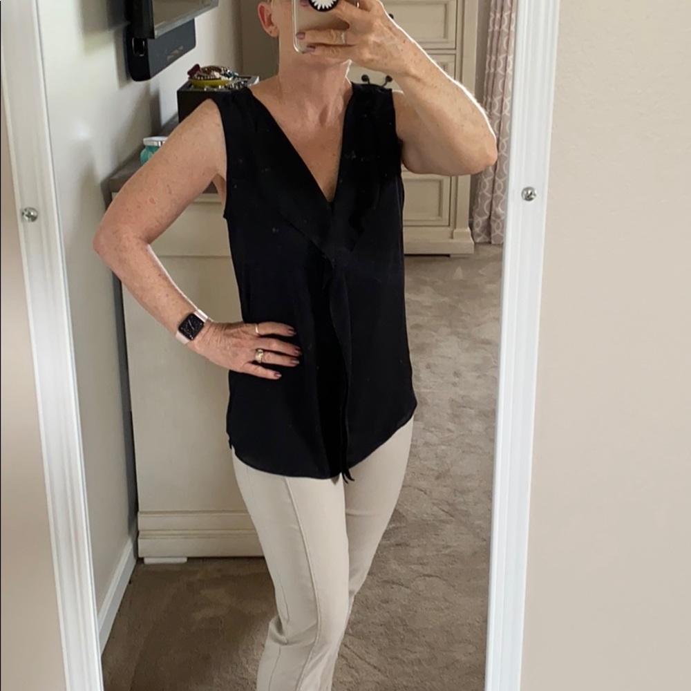 Apt 9 black v-neck sleeveless blouse